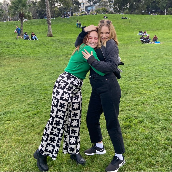 Meet your Posher, Bri - Picture 2 of 3